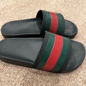 Gucci Pursuit 72 Rubber Slides